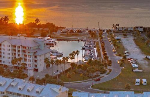 Ruskin House | 577 Little Harbor