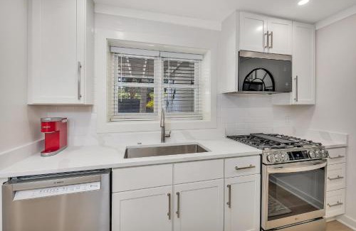 Saint Simons Heights House | 588 Demere-1