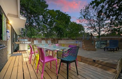 Park Central House | 5BD,2BA Cheerful Retreat with Backyard