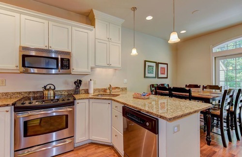 Lake Harmony House | 5bd 3.5bth @ the Slopes & Lake of Big Boulder! Lake Club and Wifi