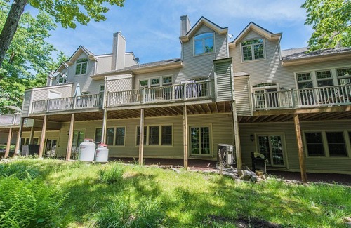 Lake Harmony House | 5bd 3.5bth @ the Slopes & Lake of Big Boulder! Lake Club and Wifi
