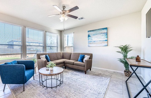 Killeen House | 5BD/3Bath w/HotTub and Back Yard - Perfect for Families or Military Roommates!nn