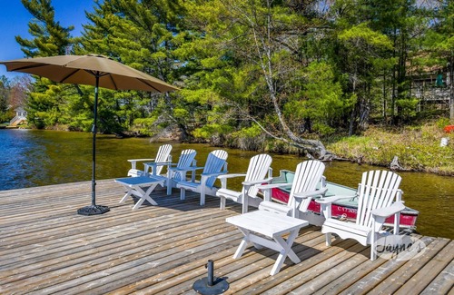 Gravenhurst Cottage | 5bdrm 4bath beautiful cottage on Gull Lake! SW exposure! Sunsets! Muskoka Room!