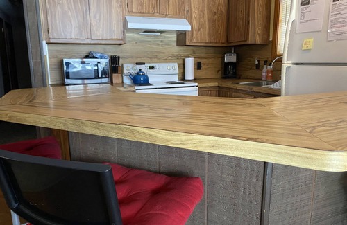 White Haven House | 5BR/2.5BA Lakefront w/hot tub, pool table, fire pit