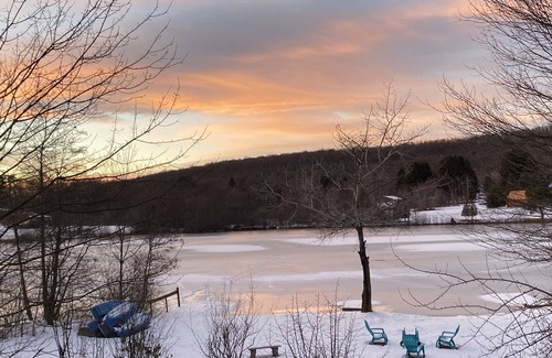 White Haven House | 5BR/2.5BA Lakefront w/hot tub, pool table, fire pit