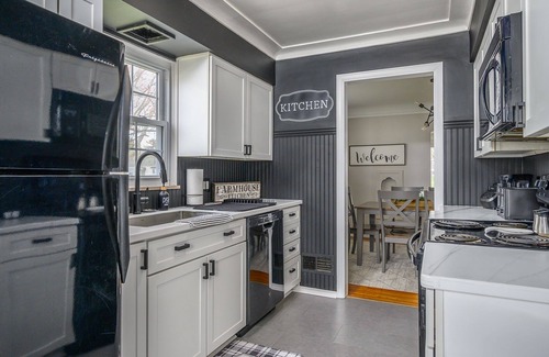 Toledo House | 5BR/2BA Beautiful and Spacious Home in Quiet Area