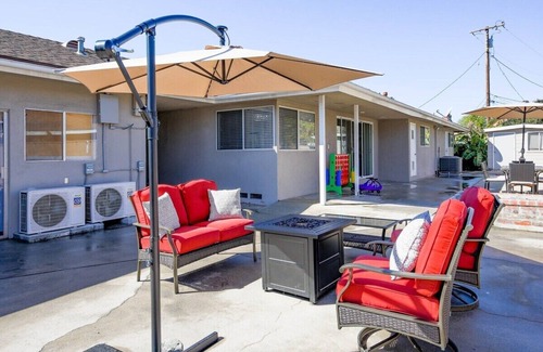 Los Angeles House | 5BR/3BA Cool Cozy Home w/Gate, Arcade & Fire Pit