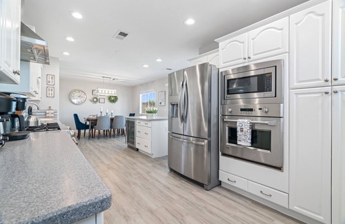 Highland Hills House | ❤ 5BR/3BA Modern Cozy Farmhouse, Spacious Backyard w/Pool + Fire Pit