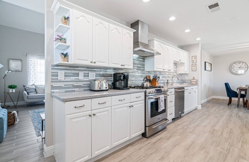 Highland Hills House | ❤ 5BR/3BA Modern Cozy Farmhouse, Spacious Backyard w/Pool + Fire Pit
