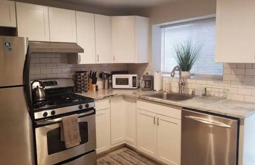 Mount Baker House | 5br 8bed house near airport, downtown & train