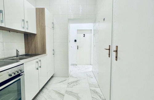 Liesing Apartment | 5BR Apartment; Near Atzgersdorf Park, 11-Min Walk