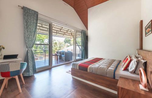 Virajpet Villa | 5BR Coffee & Mist Luxury Villa - Comp Breakfast, Pvt Pool, and Big Coffee Estate