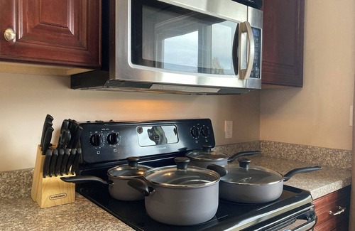 Pouce Coupe House | ❤️ 5br Crew House: Large, Bright, Fully Stocked, near Dawson Creek