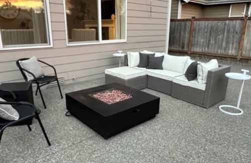Sumner House | 5BR home, fire place, & plenty of space! 14 guestsnn