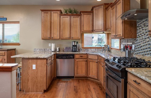 Tabernash House | 5BR House on Lake w/Paddle Boards & Hot Tub