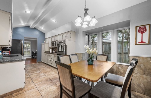 Buckingham House | 5BR House/Resort Style Heated Pool/Tub, Pool Table/King Bed