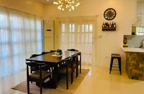 Roxas City House | 5BR House with Centralized AC, Backyard & Office