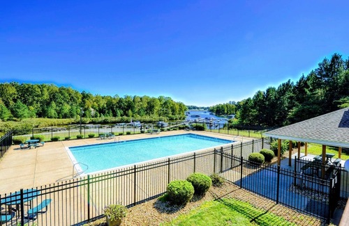 Mineral House | 5BR Lakefront Lake Anna, Pool, Boat Dock, Hot Tub, Beach