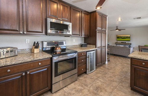 Scottsdale Vista House | 5BR Main House w/Pool near Old Town, Mayo Clinic, TPC