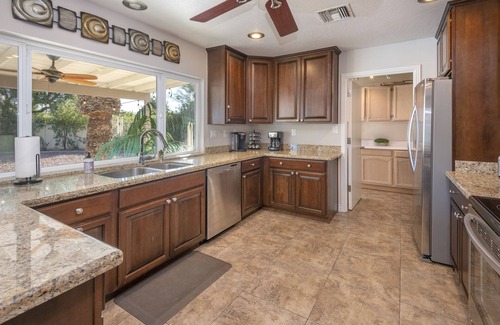 Scottsdale Vista House | 5BR Main House w/Pool near Old Town, Mayo Clinic, TPC