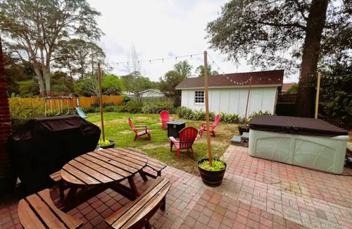 Fortson House | 5BR One story Retreat w/HOT TUB Grill, Chill & Family Time