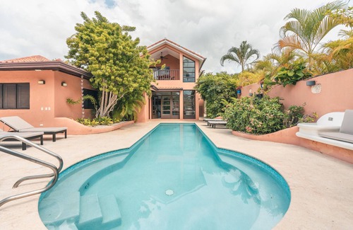 Los Lagos Villa | 5BR villa nearby the beach w/pool in Casa de Campo