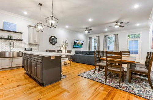 Faubourg Lafayette Apartment | 5BR w Pool - Great for Families - Near Everything