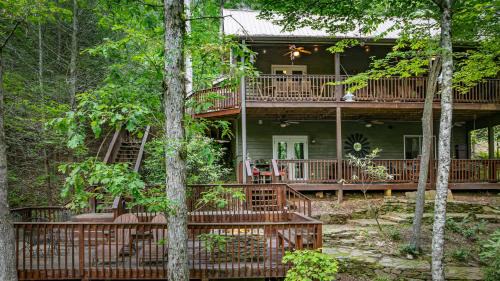 McCaysville House | 5br Waterfront Creek Home Hot Tub & Views