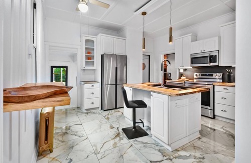 Montreal-Est Cottage | 5BRD Cozy cottage in Montreal w/car park