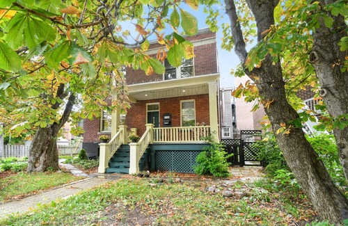 Montreal-Est Cottage | 5BRD Cozy cottage in Montreal w/car park