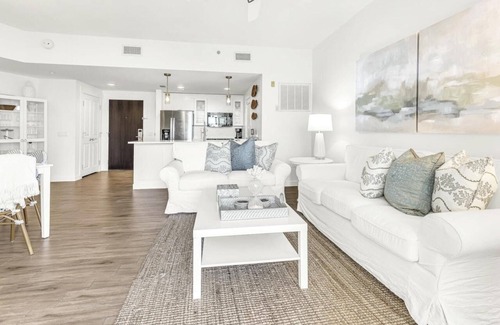 Baytowne Wharf Condo | 5th Floor Bahia Condo: Courtyard and Pool Views, King Bed at Sandestin Golf and Beach Resort!