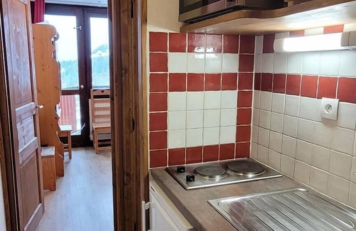 Plagne Centre Apartment | 5th floor, view mountain, balcony, tv, ski locker, 16m², La Plagne