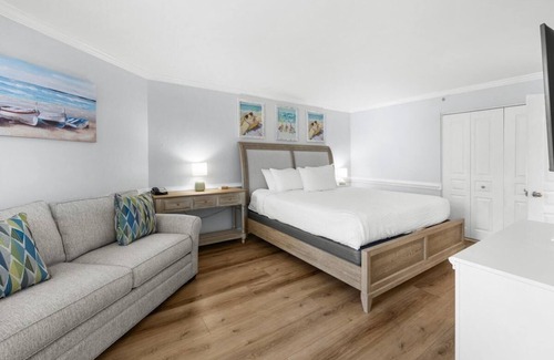 Myrtle Beach Hotel | 5th Flr Angle Oceanfront 1 Bedroom King Deluxe