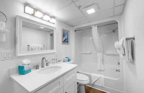 Myrtle Beach Hotel | 5th Flr Angle Oceanfront 1 Bedroom King Deluxe