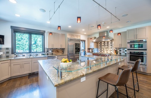 Auburn House | 5th Hole Luxury Gated House on golf course green with Pool and Ping Pong