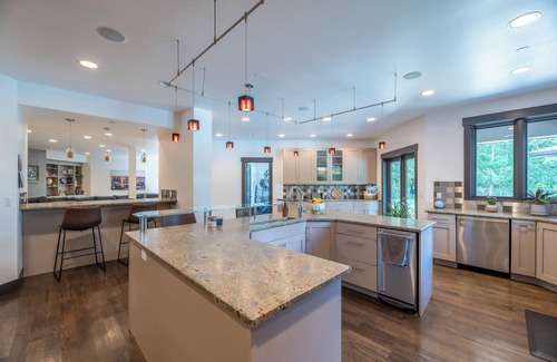 Auburn House | 5th Hole Luxury Gated House on golf course green with Pool and Ping Pong
