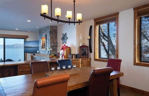Tahoe Tavern House | 6-8 Miles to Palisades|Alpine|Homewood|Walk to TC