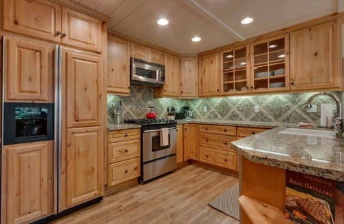 Tahoe Tavern House | 6-8 Miles to Palisades|Alpine|Homewood|Walk to TC