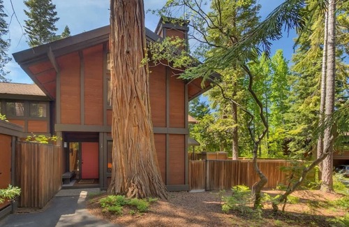 Tahoe Tavern House | 6-8 Miles to Palisades|Alpine|Homewood|Walk to TC