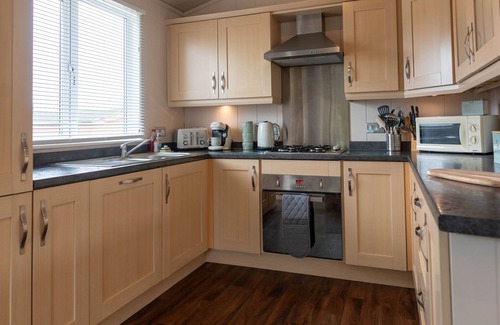Mullacott Cabin | 6 Atlantic Crescent Lodge - 2 Bed-Sleeps 4-TJS6AC