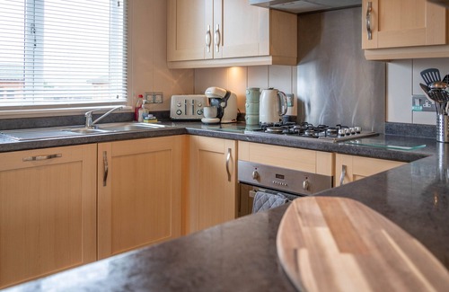 Mullacott Cabin | 6 Atlantic Crescent Lodge - 2 Bed-Sleeps 4-TJS6AC