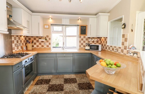 Tunstall Cottage | 6 BADGERS RETREAT, pet friendly, with hot tub in Richmond