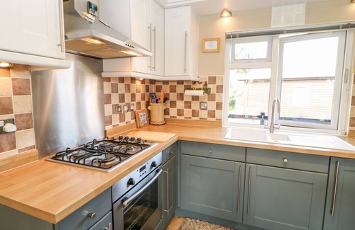 Tunstall Cottage | 6 BADGERS RETREAT, pet friendly, with hot tub in Richmond