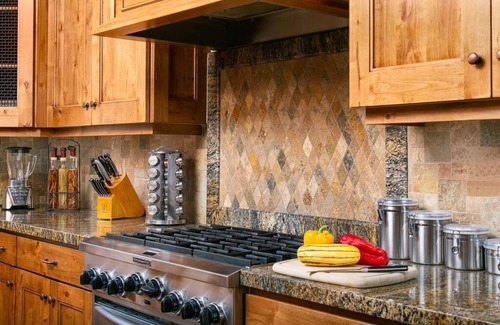 Eden House | 6 Bdr! 4 are King, hot tub, fire pit! BEST view!