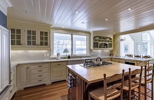 Port Carling Cottage | 6 bed 6 bath cottage on Lake Joseph with SW Exposure! Boathouse with upper deck!