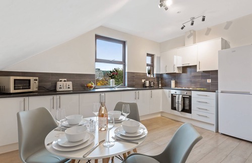 West Bridgford Apartment | 6 Bed Basement Room with Free Parking and Wi-Fi