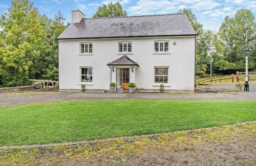 Brecon House | 6 Bed in Brecon BN171