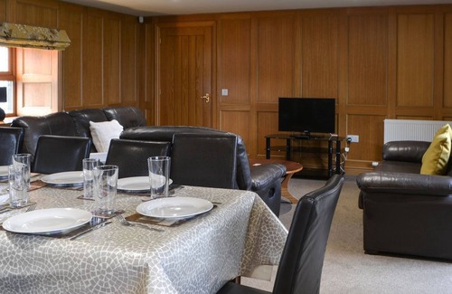 Lockerbie Cottage | 6 bedroom accommodation in Hangingshaw, near Lockerbie