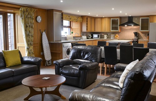 Lockerbie Cottage | 6 bedroom accommodation in Hangingshaw, near Lockerbie