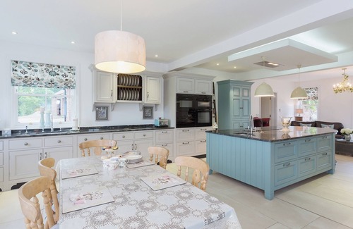 Brough Cottage | 6 bedroom accommodation in Sandholme, near Beverley